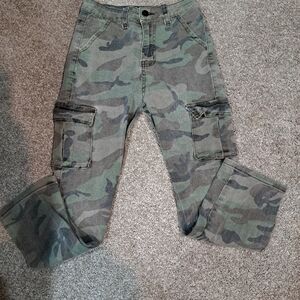 Classic Kids' Cargo Pants Size 10Y in Olive Camo